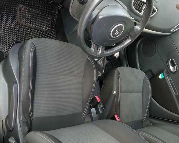 Серый Рено Клио, объемом двигателя 1.5 л и пробегом 210 тыс. км за 5400 $, фото 6 на Automoto.ua