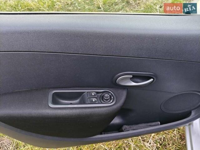 Серый Рено Клио, объемом двигателя 1.46 л и пробегом 202 тыс. км за 5900 $, фото 23 на Automoto.ua