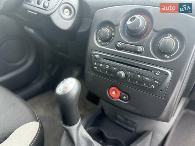 Сірий Рено Кліо, об'ємом двигуна 1.5 л та пробігом 200 тис. км за 5750 $, фото 12 на Automoto.ua