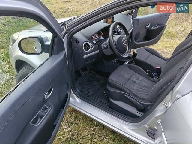 Серый Рено Клио, объемом двигателя 1.46 л и пробегом 202 тыс. км за 5900 $, фото 17 на Automoto.ua
