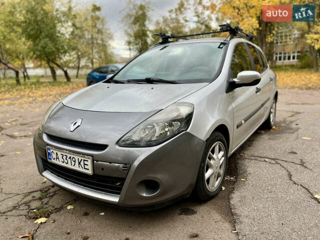 Серый Рено Клио, объемом двигателя 1.46 л и пробегом 250 тыс. км за 4900 $, фото 2 на Automoto.ua