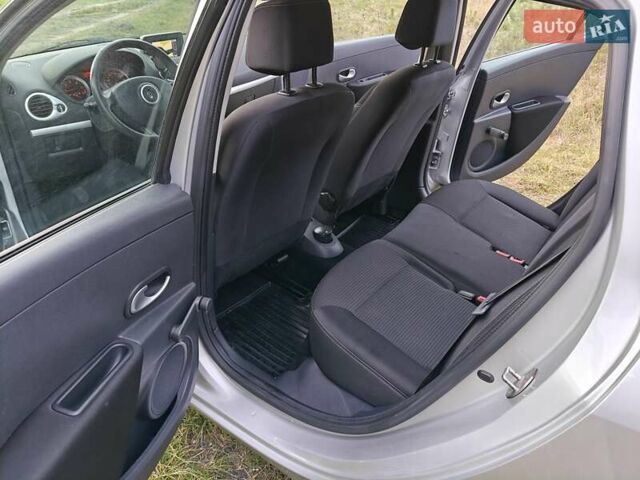 Серый Рено Клио, объемом двигателя 1.46 л и пробегом 202 тыс. км за 5900 $, фото 16 на Automoto.ua