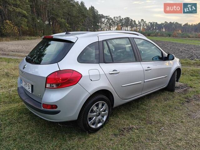 Серый Рено Клио, объемом двигателя 1.46 л и пробегом 202 тыс. км за 5900 $, фото 4 на Automoto.ua