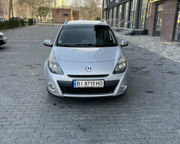 Серый Рено Клио, объемом двигателя 1.6 л и пробегом 150 тыс. км за 4900 $, фото 2 на Automoto.ua