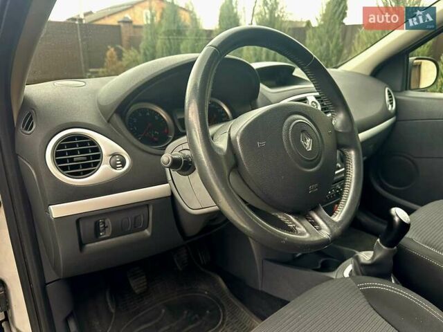 Серый Рено Клио, объемом двигателя 1.15 л и пробегом 143 тыс. км за 5990 $, фото 14 на Automoto.ua