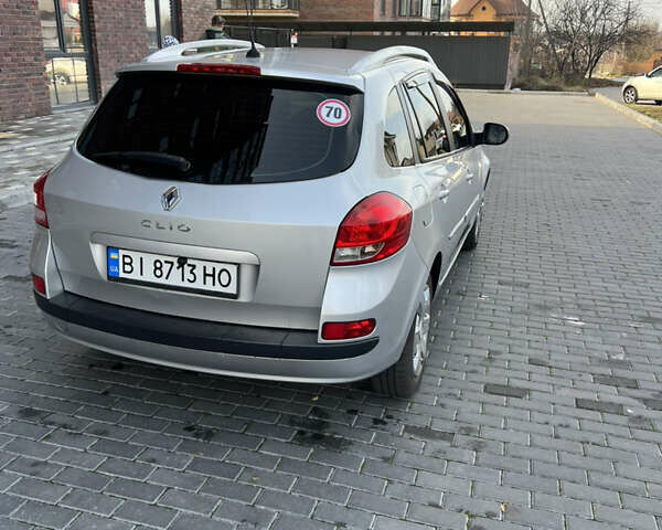 Серый Рено Клио, объемом двигателя 1.6 л и пробегом 150 тыс. км за 4900 $, фото 8 на Automoto.ua
