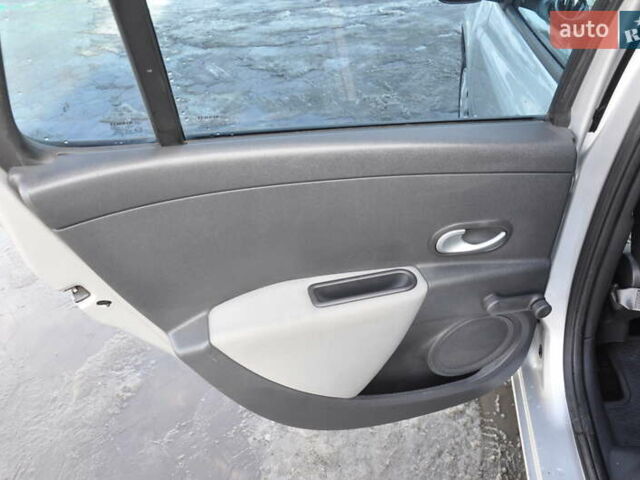 Сірий Рено Кліо, об'ємом двигуна 1.5 л та пробігом 117 тис. км за 6500 $, фото 17 на Automoto.ua