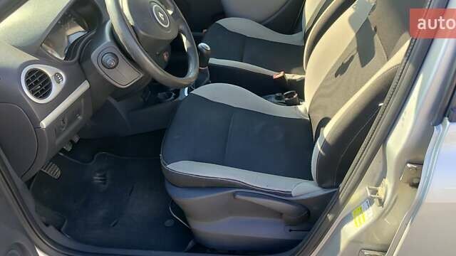 Серый Рено Клио, объемом двигателя 1.5 л и пробегом 252 тыс. км за 5700 $, фото 5 на Automoto.ua
