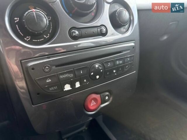 Серый Рено Клио, объемом двигателя 1.46 л и пробегом 382 тыс. км за 4490 $, фото 16 на Automoto.ua