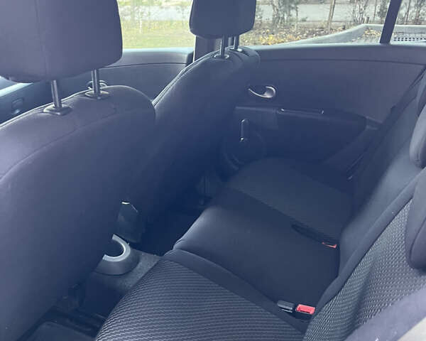 Серый Рено Клио, объемом двигателя 1.6 л и пробегом 150 тыс. км за 4900 $, фото 10 на Automoto.ua