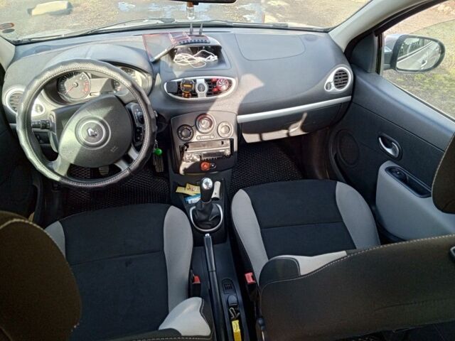 Серый Рено Клио, объемом двигателя 0 л и пробегом 273 тыс. км за 5700 $, фото 4 на Automoto.ua