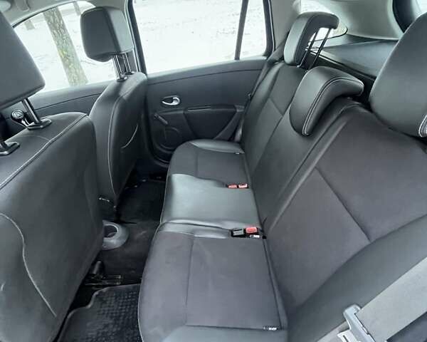 Серый Рено Клио, объемом двигателя 1.6 л и пробегом 110 тыс. км за 7400 $, фото 14 на Automoto.ua