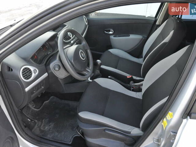 Сірий Рено Кліо, об'ємом двигуна 1.5 л та пробігом 117 тис. км за 6500 $, фото 14 на Automoto.ua