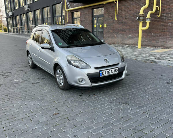 Серый Рено Клио, объемом двигателя 1.6 л и пробегом 150 тыс. км за 4900 $, фото 1 на Automoto.ua