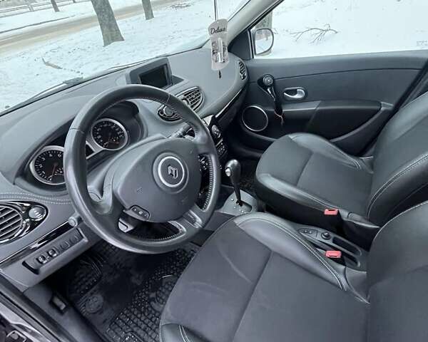 Серый Рено Клио, объемом двигателя 1.6 л и пробегом 110 тыс. км за 7400 $, фото 12 на Automoto.ua