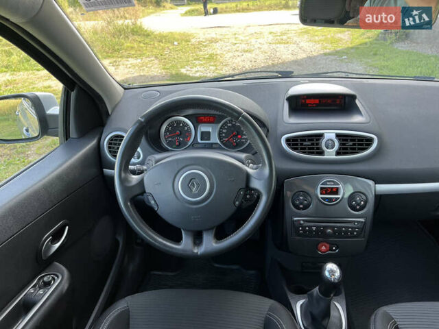 Сірий Рено Кліо, об'ємом двигуна 1.2 л та пробігом 165 тис. км за 5399 $, фото 28 на Automoto.ua