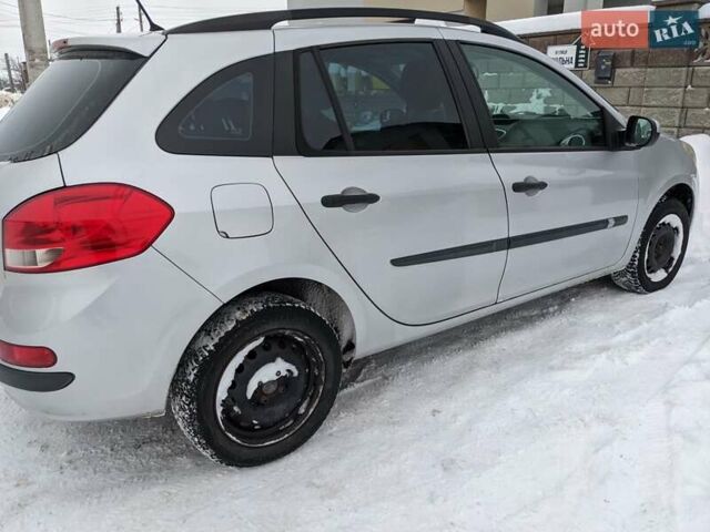 Серый Рено Клио, объемом двигателя 1.5 л и пробегом 270 тыс. км за 5999 $, фото 4 на Automoto.ua