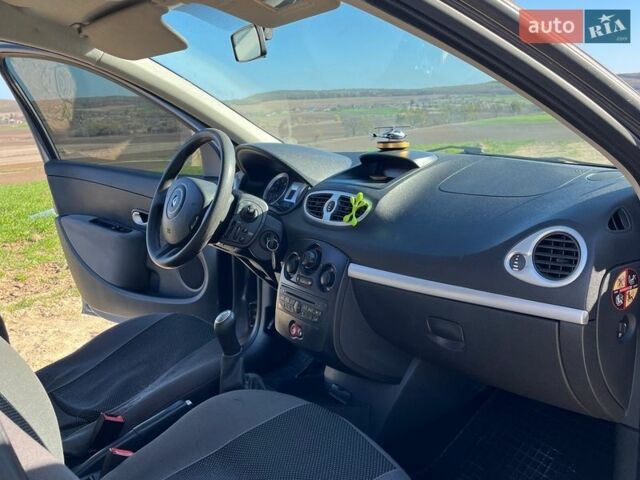 Серый Рено Клио, объемом двигателя 1.46 л и пробегом 210 тыс. км за 5200 $, фото 17 на Automoto.ua