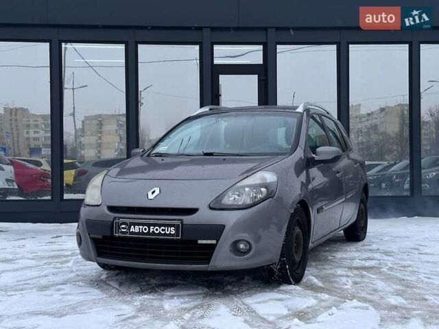 Серый Рено Клио, объемом двигателя 1.46 л и пробегом 382 тыс. км за 4790 $, фото 3 на Automoto.ua