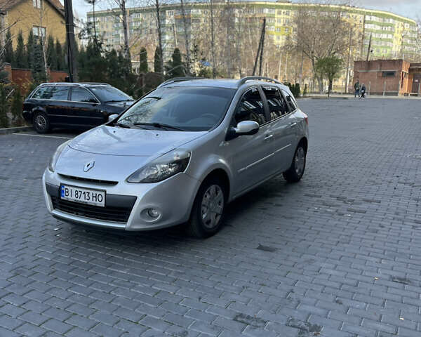 Серый Рено Клио, объемом двигателя 1.6 л и пробегом 150 тыс. км за 4900 $, фото 5 на Automoto.ua