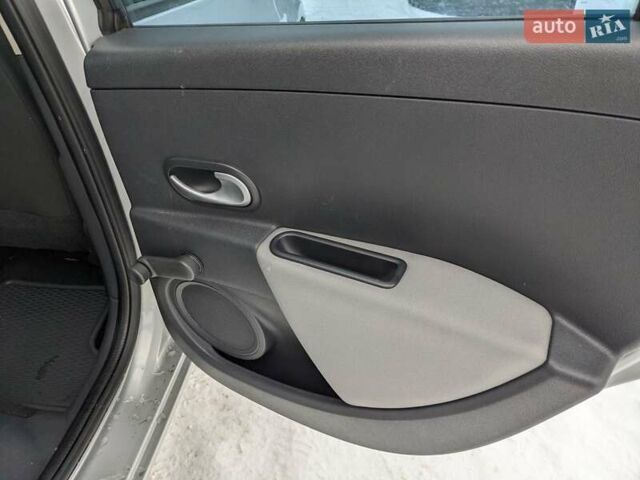 Серый Рено Клио, объемом двигателя 1.5 л и пробегом 270 тыс. км за 5999 $, фото 8 на Automoto.ua