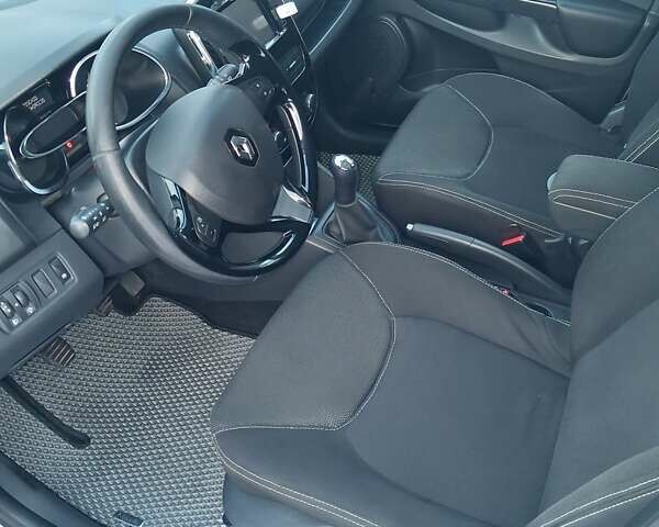 Серый Рено Клио, объемом двигателя 1.5 л и пробегом 237 тыс. км за 7950 $, фото 40 на Automoto.ua