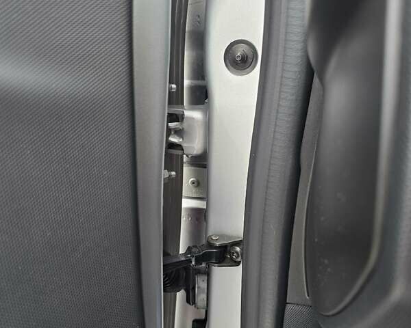 Серый Рено Клио, объемом двигателя 1.2 л и пробегом 104 тыс. км за 9100 $, фото 33 на Automoto.ua