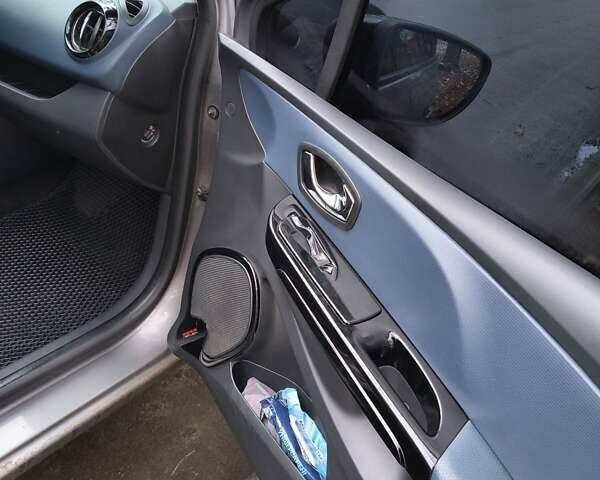 Серый Рено Клио, объемом двигателя 1.46 л и пробегом 291 тыс. км за 7500 $, фото 7 на Automoto.ua