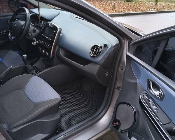 Серый Рено Клио, объемом двигателя 1.46 л и пробегом 291 тыс. км за 7500 $, фото 8 на Automoto.ua