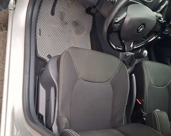 Серый Рено Клио, объемом двигателя 1.5 л и пробегом 237 тыс. км за 7950 $, фото 30 на Automoto.ua