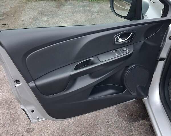 Серый Рено Клио, объемом двигателя 1.5 л и пробегом 237 тыс. км за 7950 $, фото 29 на Automoto.ua