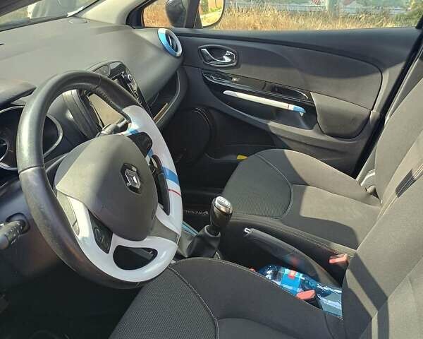 Серый Рено Клио, объемом двигателя 1.5 л и пробегом 280 тыс. км за 7500 $, фото 5 на Automoto.ua
