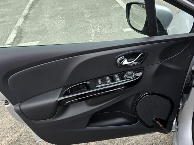 Серый Рено Клио, объемом двигателя 1.2 л и пробегом 104 тыс. км за 9100 $, фото 6 на Automoto.ua