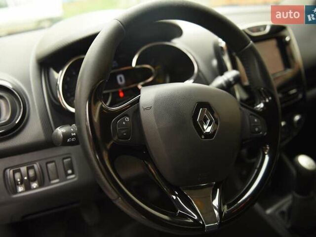 Серый Рено Клио, объемом двигателя 1.5 л и пробегом 236 тыс. км за 8324 $, фото 8 на Automoto.ua