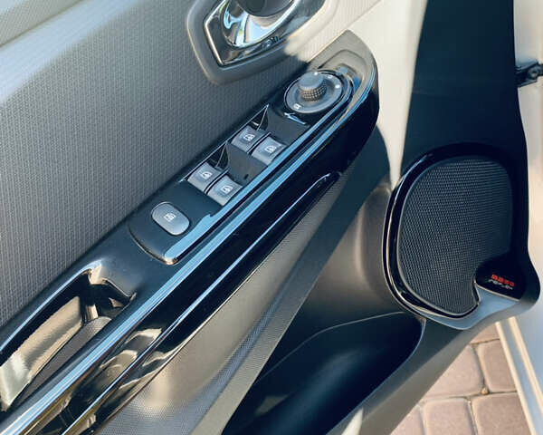 Серый Рено Клио, объемом двигателя 1.5 л и пробегом 253 тыс. км за 8300 $, фото 10 на Automoto.ua