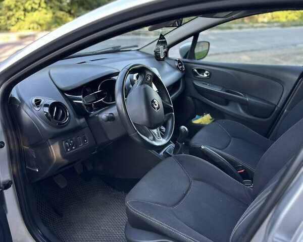 Серый Рено Клио, объемом двигателя 1.5 л и пробегом 210 тыс. км за 6900 $, фото 9 на Automoto.ua
