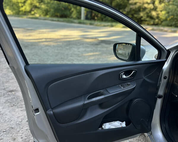 Серый Рено Клио, объемом двигателя 1.5 л и пробегом 210 тыс. км за 6900 $, фото 11 на Automoto.ua