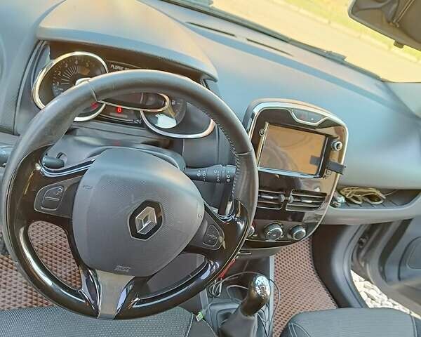 Серый Рено Клио, объемом двигателя 1.5 л и пробегом 246 тыс. км за 8500 $, фото 4 на Automoto.ua