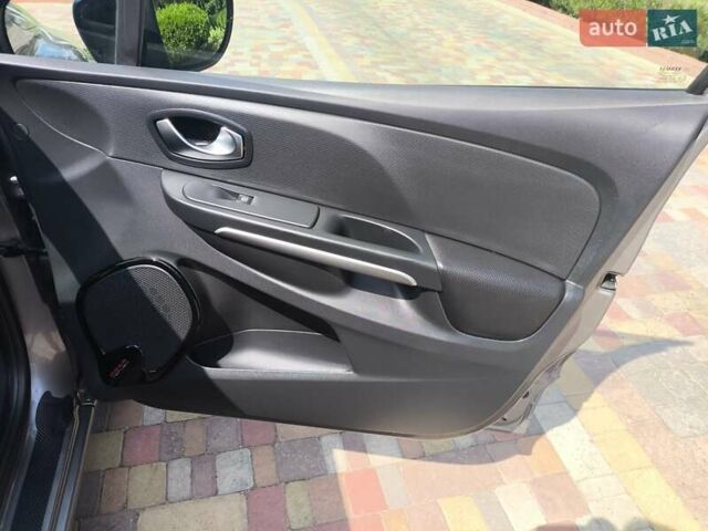 Сірий Рено Кліо, об'ємом двигуна 1.5 л та пробігом 250 тис. км за 8500 $, фото 30 на Automoto.ua
