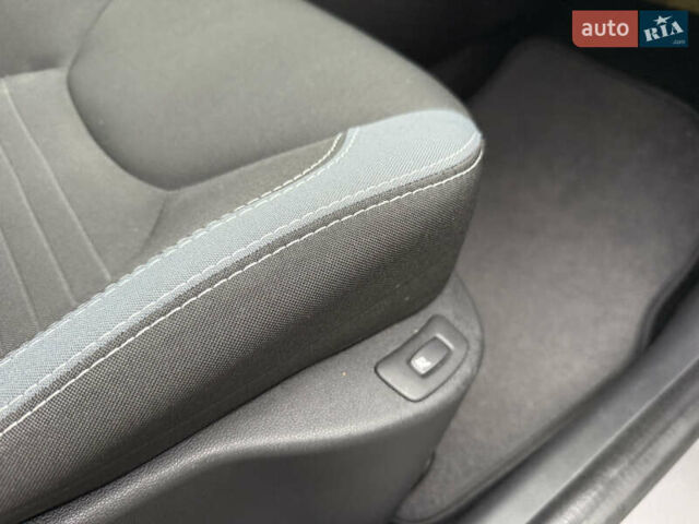 Серый Рено Клио, объемом двигателя 1.2 л и пробегом 122 тыс. км за 8800 $, фото 62 на Automoto.ua