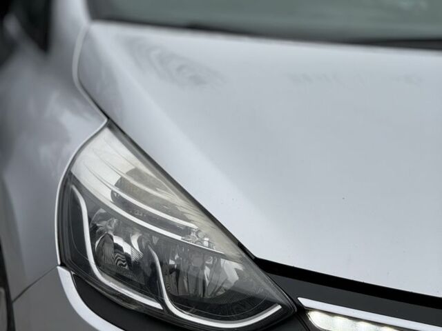 Серый Рено Клио, объемом двигателя 1.5 л и пробегом 226 тыс. км за 7600 $, фото 2 на Automoto.ua