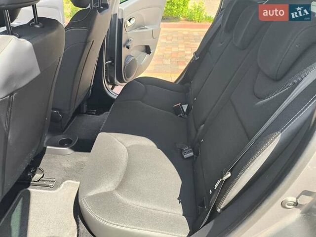 Сірий Рено Кліо, об'ємом двигуна 1.5 л та пробігом 250 тис. км за 8500 $, фото 23 на Automoto.ua