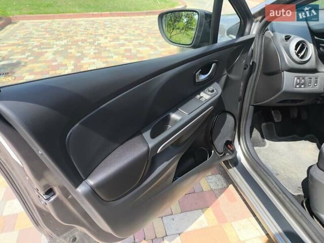 Сірий Рено Кліо, об'ємом двигуна 1.5 л та пробігом 250 тис. км за 8500 $, фото 19 на Automoto.ua