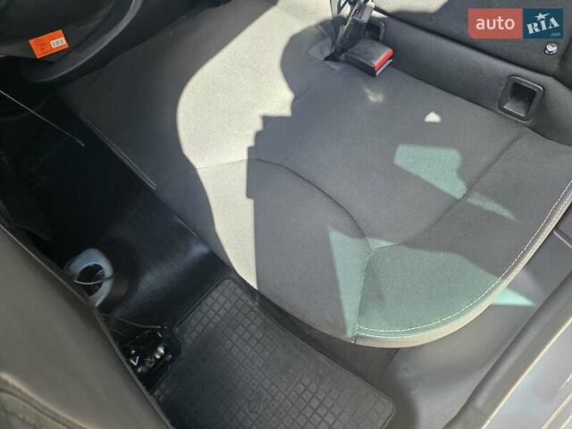Сірий Рено Кліо, об'ємом двигуна 1.5 л та пробігом 232 тис. км за 8300 $, фото 7 на Automoto.ua