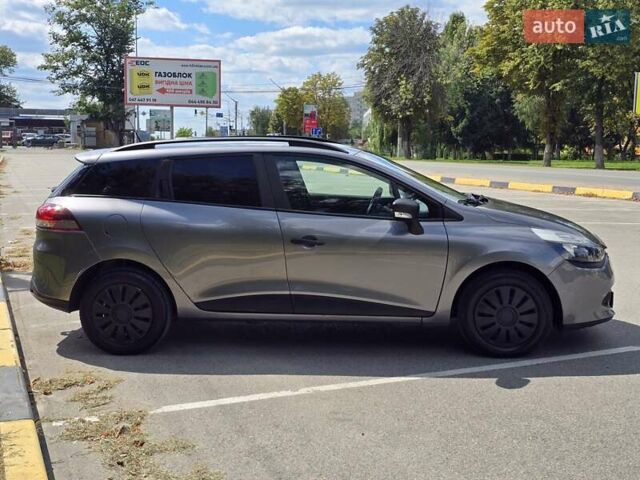 Серый Рено Клио, объемом двигателя 1.5 л и пробегом 290 тыс. км за 7950 $, фото 4 на Automoto.ua