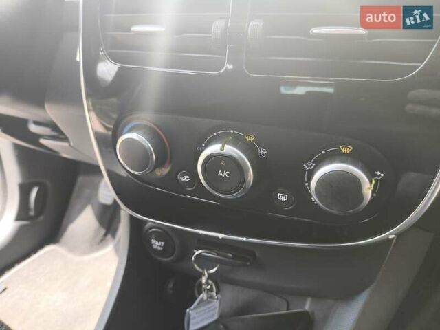 Сірий Рено Кліо, об'ємом двигуна 1.5 л та пробігом 250 тис. км за 8500 $, фото 33 на Automoto.ua
