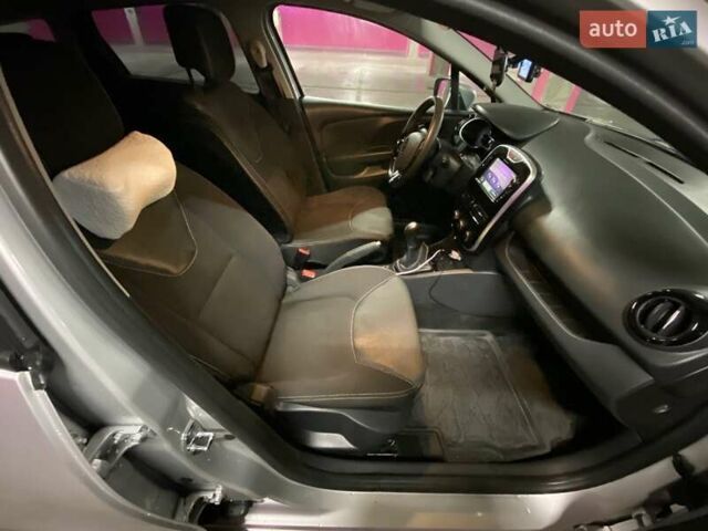 Рено Клио 2015 в Черновцах на Automoto.ua Серый Рено Клио, объемом двигателя 1.5 л и пробегом 270 тыс. км за 7300 $, фото 35 на Automoto.ua