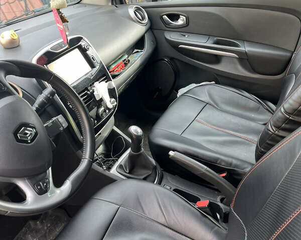 Серый Рено Клио, объемом двигателя 1.5 л и пробегом 231 тыс. км за 7999 $, фото 6 на Automoto.ua