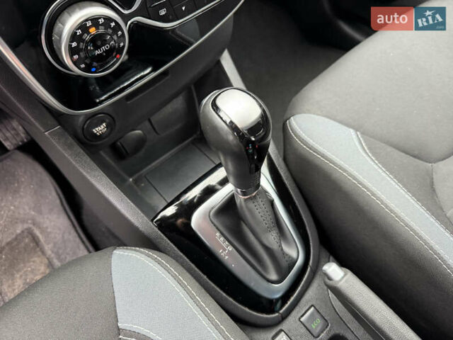 Серый Рено Клио, объемом двигателя 1.2 л и пробегом 122 тыс. км за 8800 $, фото 54 на Automoto.ua