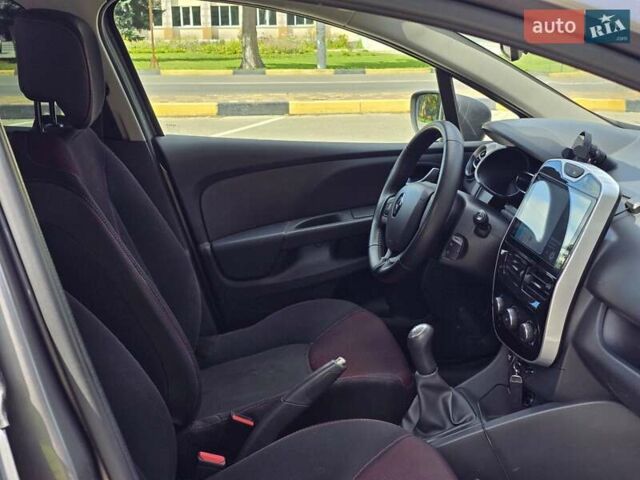 Серый Рено Клио, объемом двигателя 1.5 л и пробегом 290 тыс. км за 7950 $, фото 14 на Automoto.ua